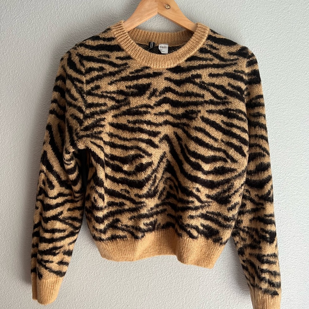 H&M leopard sweater